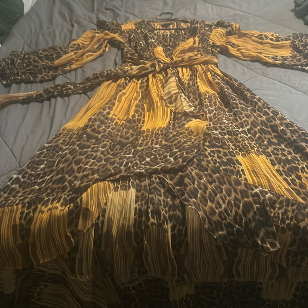 sz medium leopard print boho dress. Short in the front gets  longer in the back.